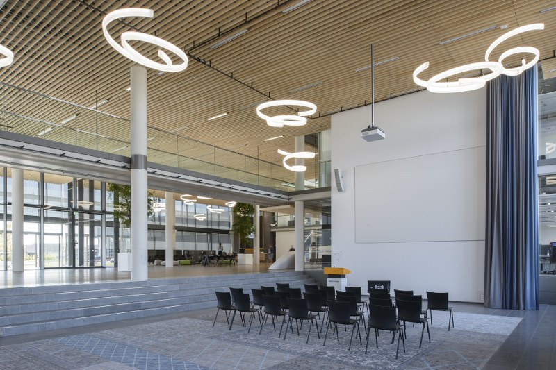 vanderlande_interieur_auditorium-leenders