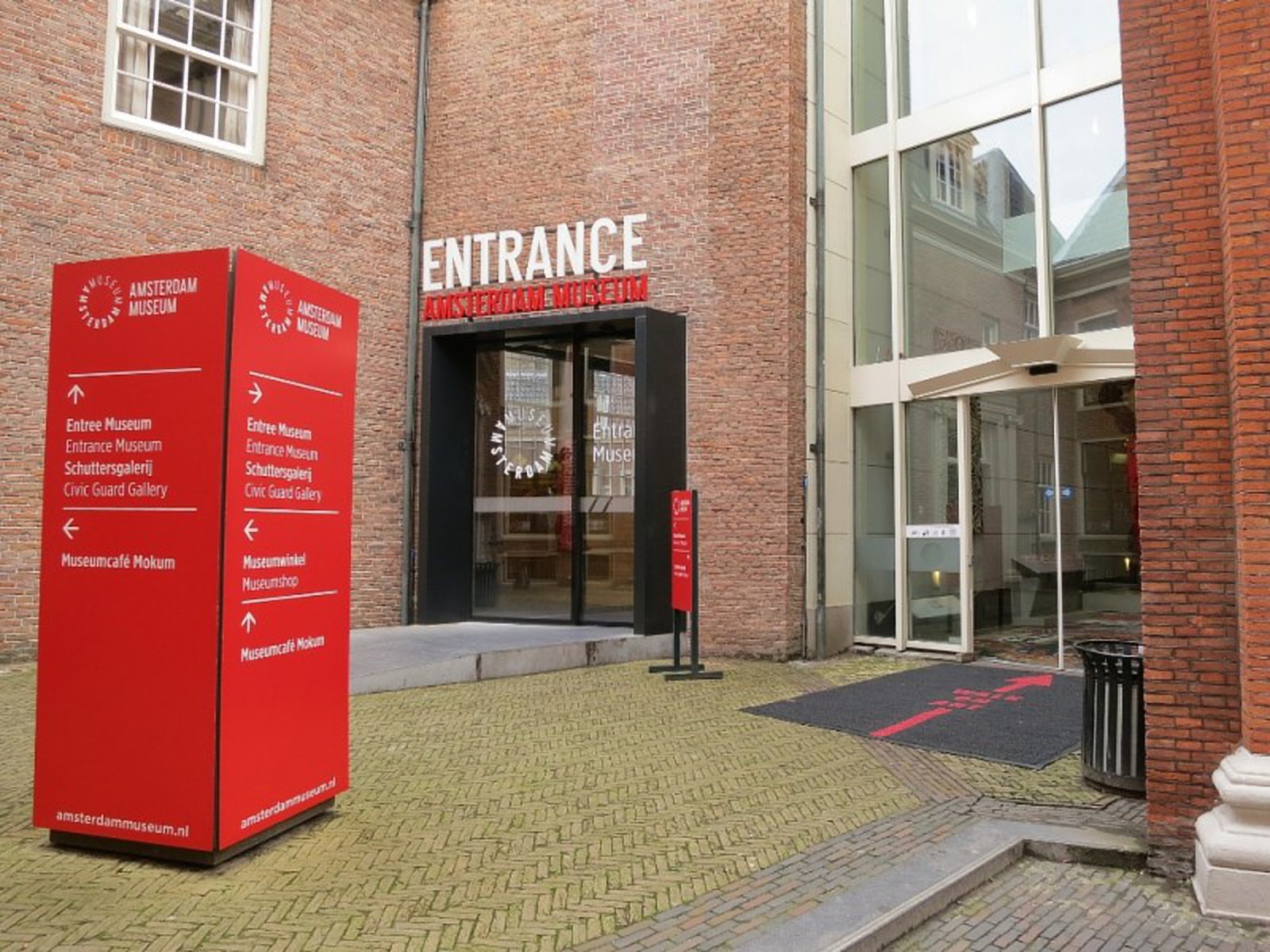 Main-Courtyard-Entrance-Amsterdam-Museum-800x600. vergroot - web 5